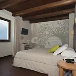 Il Falco E La Volpe Отель 4*
